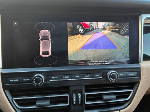 Used 2020 Porsche Macan image 20