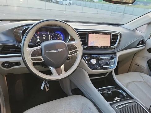 Used 2021 Chrysler Pacifica Limited w/ Premium & Safety Sphere Group image 12