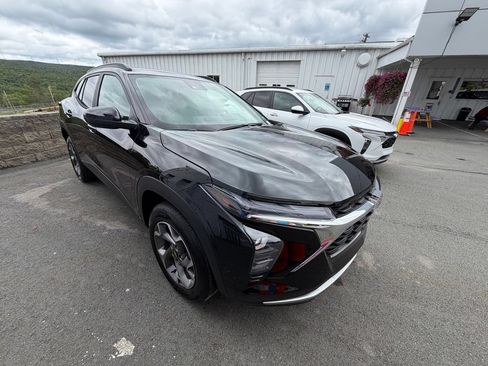 New 2026 Chevrolet Trax LT w/ LT Convenience Package FWD image 7
