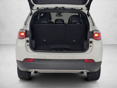 Used 2023 Jeep Compass Limited image 3