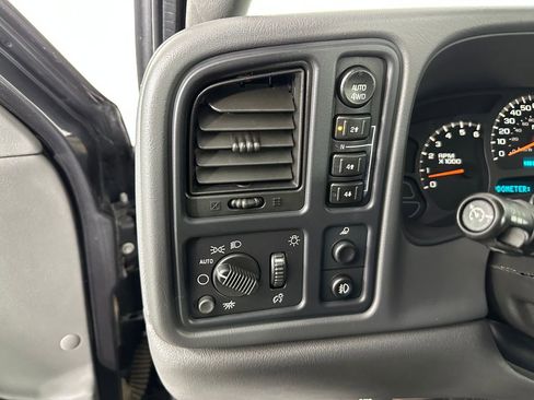Used 2004 Chevrolet Avalanche Z71 w/ Sun And Sound Package AWD/4WD image 20