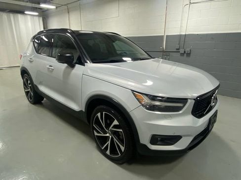 Used 2022 Volvo XC40 T5 R-Design w/ Advanced Package AWD/4WD image 4