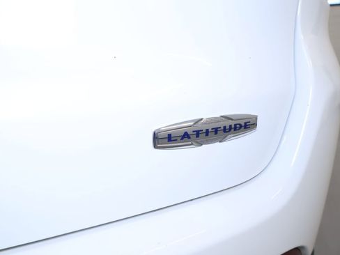 Used 2024 Jeep Compass Latitude AWD/4WD image 16