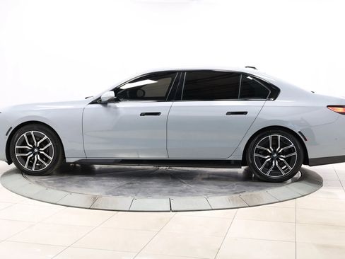 Used 2024 BMW 760i xDrive w/ Premium Package 2 AWD/4WD image 8