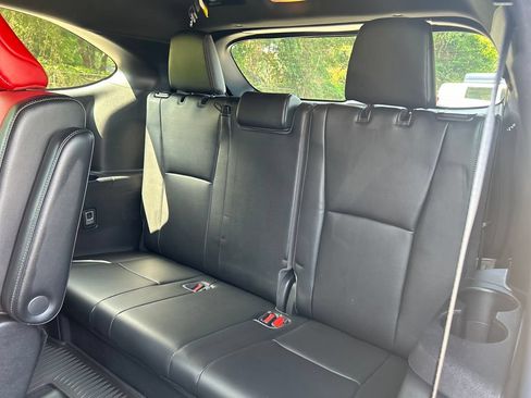 Used 2022 Toyota Highlander XSE FWD image 12