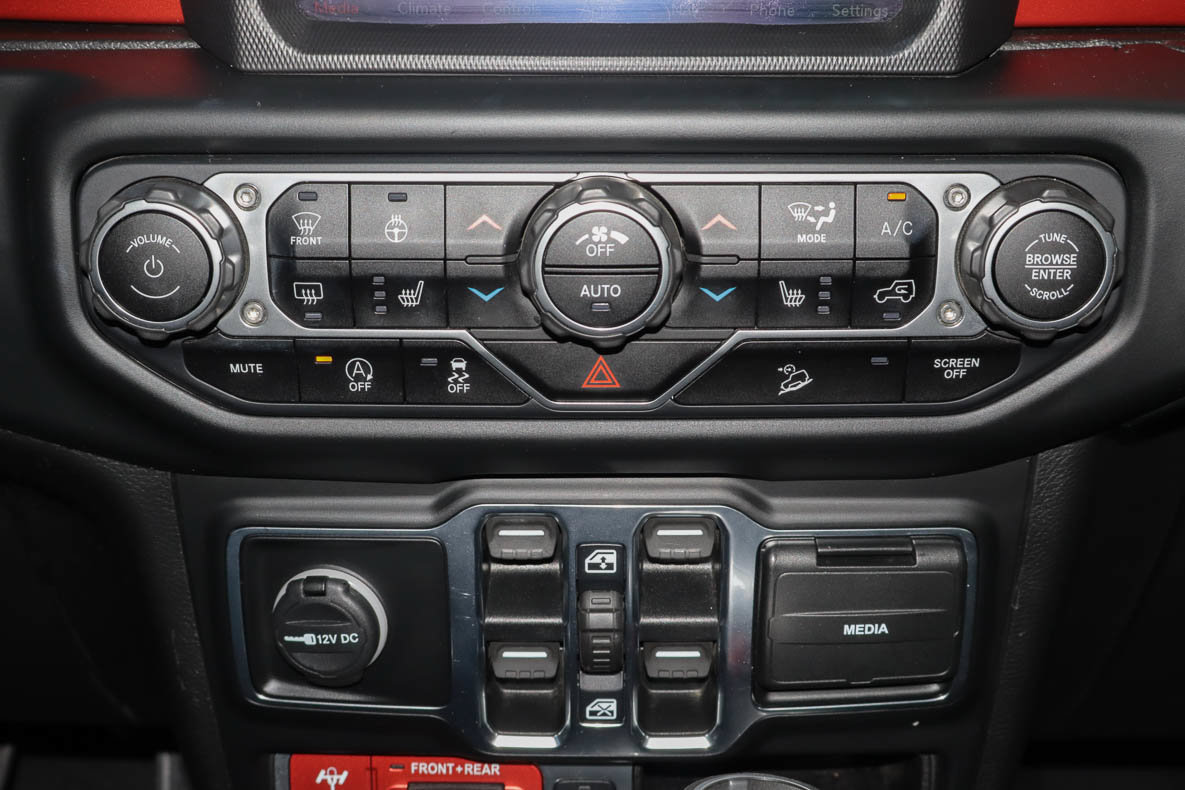 Used 2020 Jeep Wrangler Unlimited Rubicon w/ Dual Top Group AWD/4WD image 27