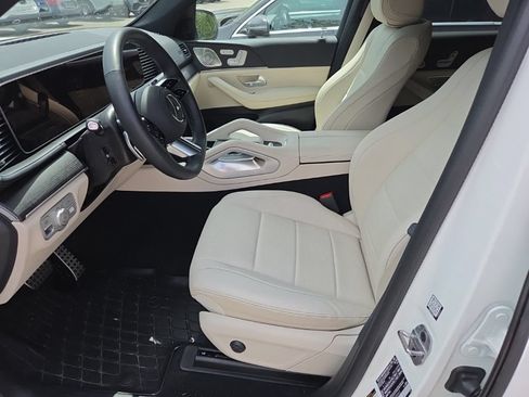 Used 2025 Mercedes-Benz GLS 450 4MATIC image 4