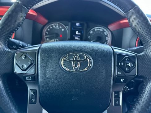 Used 2018 Toyota Tacoma TRD Sport w/ Technology Package RWD image 24