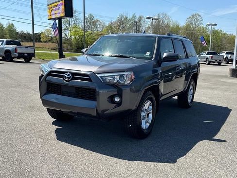Used 2021 Toyota 4Runner SR5 RWD image 8