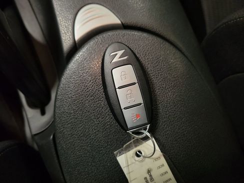 Used 2020 Nissan 370Z w/ Sport Package image 17