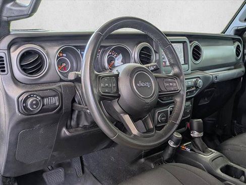 Used 2022 Jeep Gladiator Sport AWD/4WD image 3