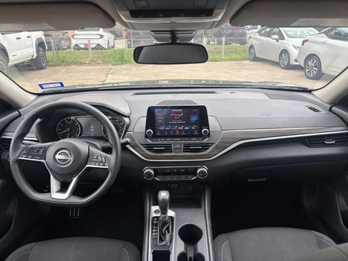 Used 2025 Nissan Altima 2.5 SV FWD image 33