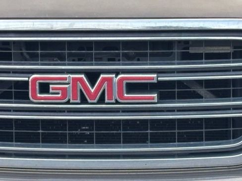 Used 2016 GMC Yukon XL SLT w/ Open Road Package AWD/4WD image 3