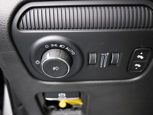 Used 2023 Jeep Wagoneer L Series III w/ Preferred Equipment Group image 32