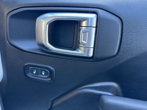 Used 2025 Jeep Gladiator Sport AWD/4WD image 21