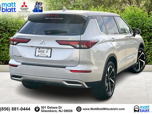 Used 2023 Mitsubishi Outlander SE image 14