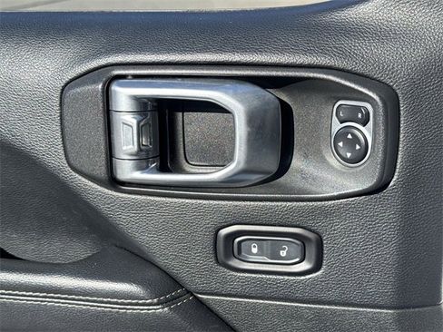 Used 2018 Jeep Wrangler Unlimited Sahara w/ Dual Top Group image 33