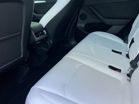 Used 2023 Tesla Model Y Performance AWD/4WD image 26