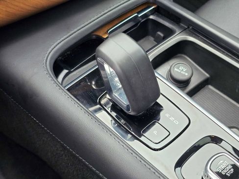 Certified 2024 Volvo XC90 T8 Plus w/ Protection Package Premier image 35