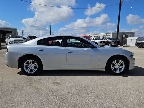 Used 2023 Dodge Charger SXT RWD image 2