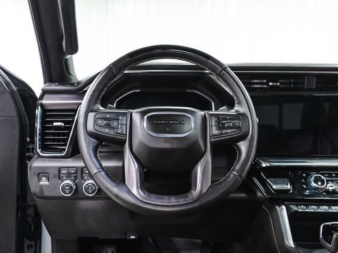 Used 2025 GMC Sierra 1500 Denali Ultimate AWD/4WD image 9