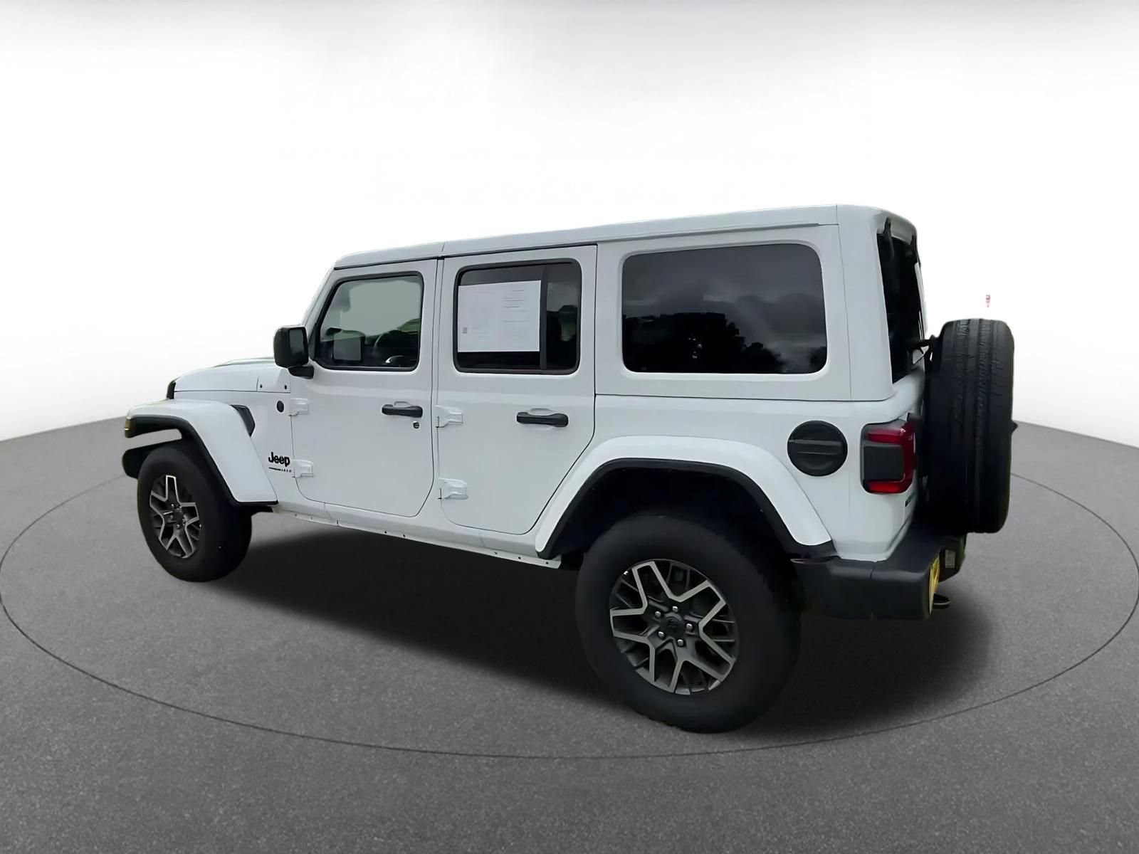 Used 2025 Jeep Wrangler Unlimited Sahara AWD/4WD image 9