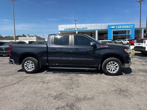 Used 2023 Chevrolet Silverado 1500 LT image 2