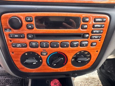 Used 2001 Ford Taurus SE FWD image 20
