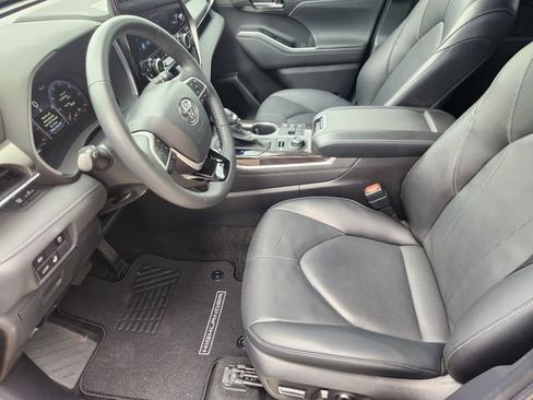 Certified 2026 Toyota Highlander Limited AWD/4WD image 13