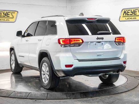 Used 2021 Jeep Grand Cherokee Laredo RWD image 2