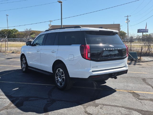 Used 2025 Ford Expedition Active AWD/4WD image 5