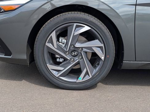 New 2026 Hyundai Elantra Limited FWD image 5