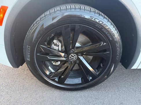 Used 2023 Volkswagen Tiguan SE R-Line image 10