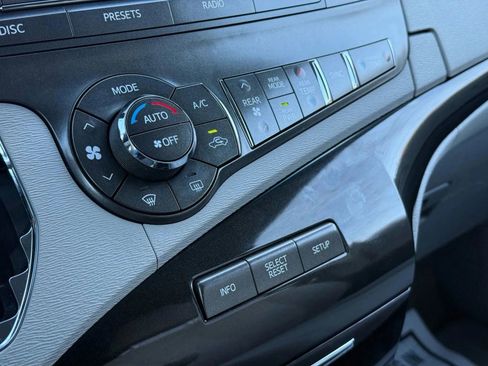 Used 2013 Toyota Sienna LE FWD image 35