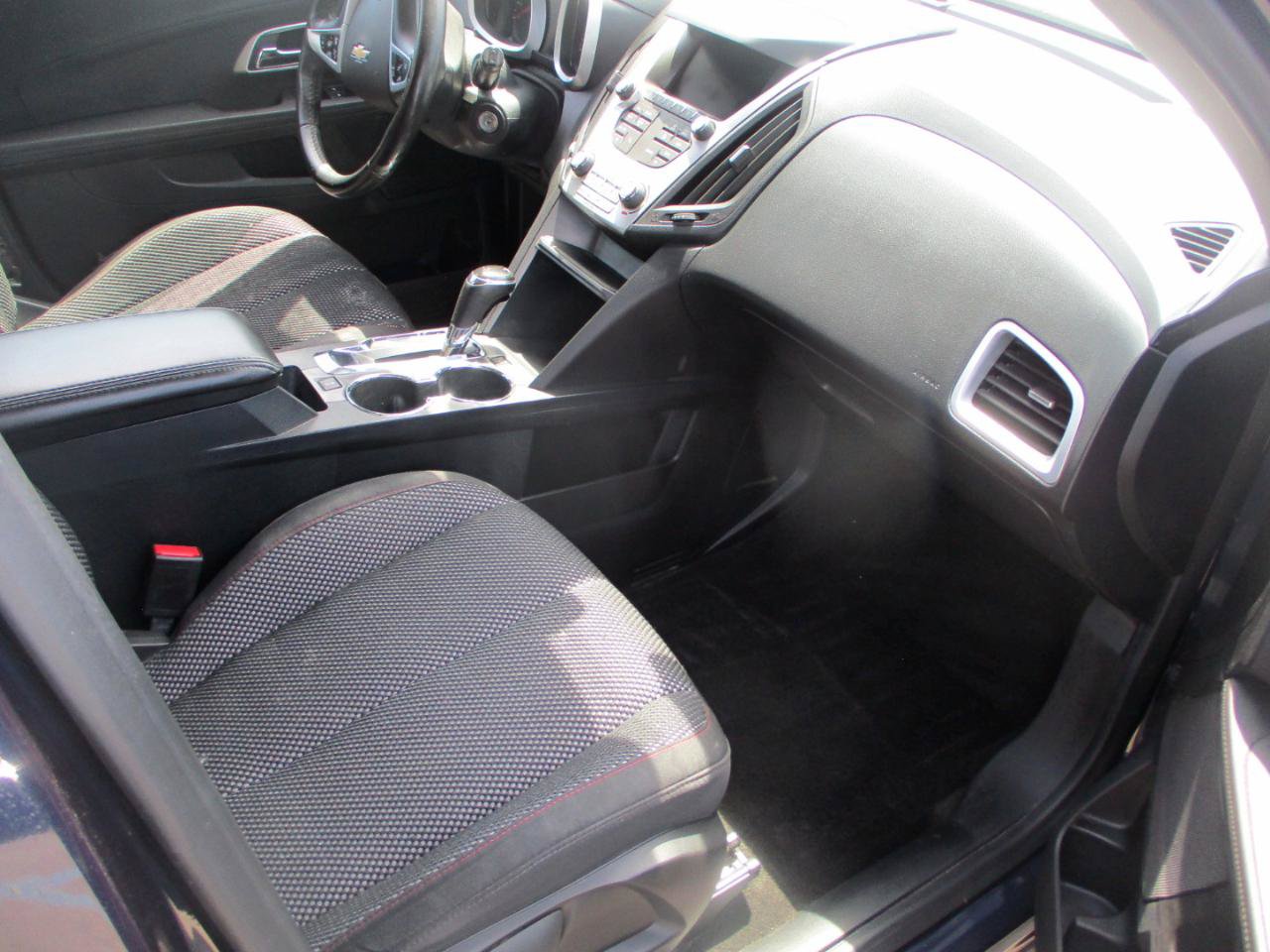 Used 2017 Chevrolet Equinox LT w/ Convenience Package FWD image 7