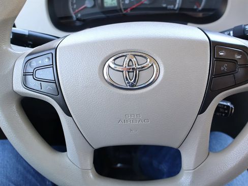 Used 2011 Toyota Sienna LE FWD image 29