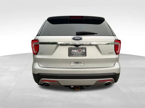 Used 2017 Ford Explorer XLT w/ Equipment Group 202A AWD/4WD image 5