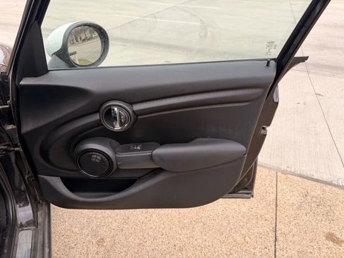 Used 2017 MINI Cooper 4-Door Hardtop image 17