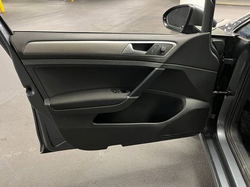 Used 2017 Volkswagen Golf S image 14