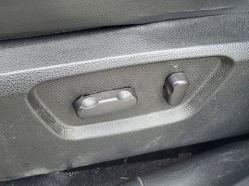 Used 2013 Chevrolet Captiva Sport LT w/ Convenience Package FWD image 7