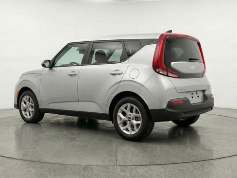 Used 2025 Kia Soul LX w/ LX Technology Package FWD image 6