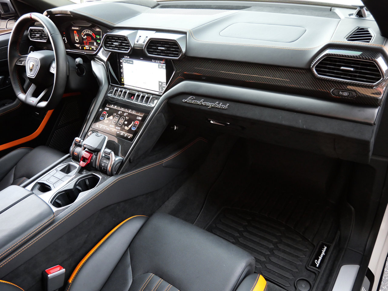 Used 2024 Lamborghini Urus Performante AWD/4WD image 38