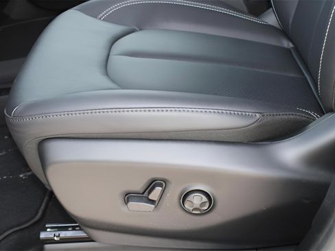 New 2025 Chrysler Pacifica Select w/ Uconnect Theater Family Group image 29