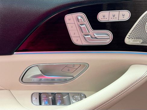 Used 2025 Mercedes-Benz GLE 450e 4MATIC image 16