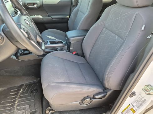 Used 2019 Toyota Tacoma TRD Off-Road AWD/4WD image 16