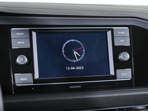 Used 2024 Volkswagen Jetta SE image 14