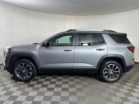 Used 2026 GMC Terrain Elevation w/ Elevation Premium Package image 2