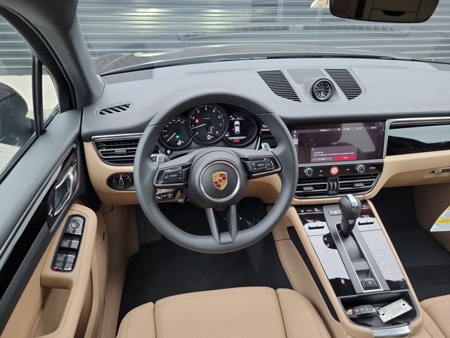 Used 2026 Porsche Macan AWD/4WD image 18