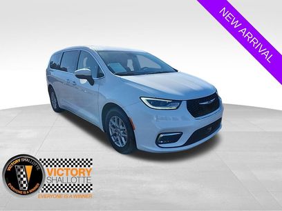 Used 2023 Chrysler Pacifica Touring-L