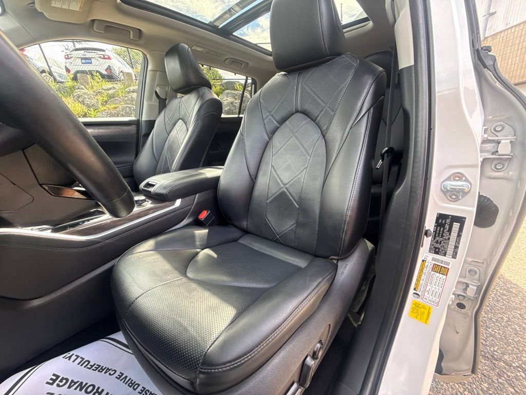 Used 2024 Toyota Highlander Platinum AWD/4WD image 15